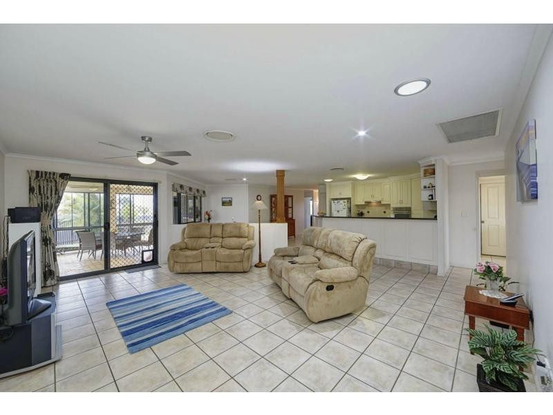 1 Meleisha Place, Coral Cove QLD 4670