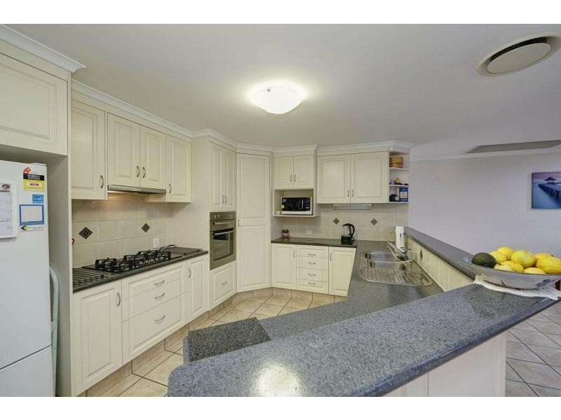 1 Meleisha Place, Coral Cove QLD 4670