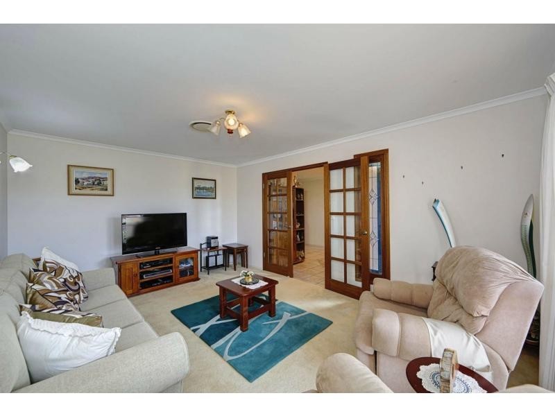 1 Meleisha Place, Coral Cove QLD 4670