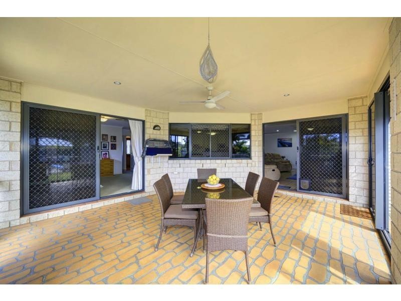 1 Meleisha Place, Coral Cove QLD 4670