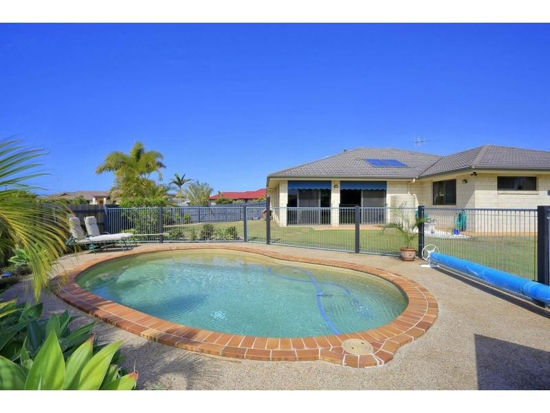 1 Meleisha Place, Coral Cove QLD 4670
