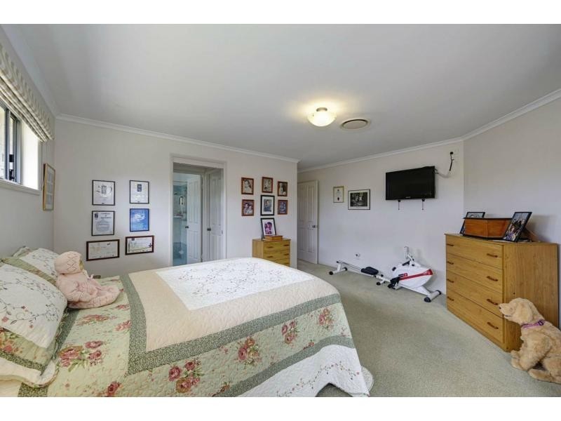 1 Meleisha Place, Coral Cove QLD 4670