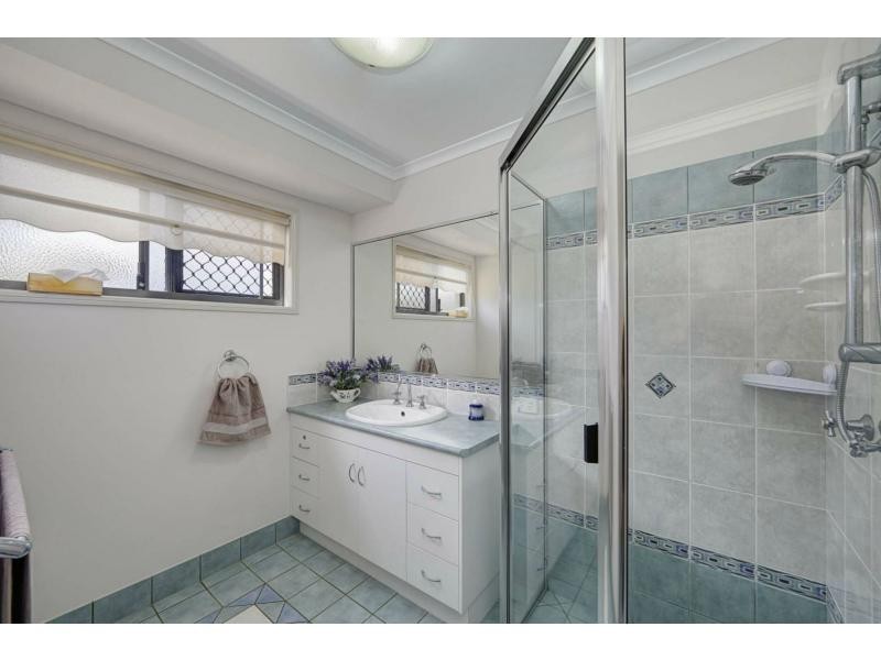 1 Meleisha Place, Coral Cove QLD 4670