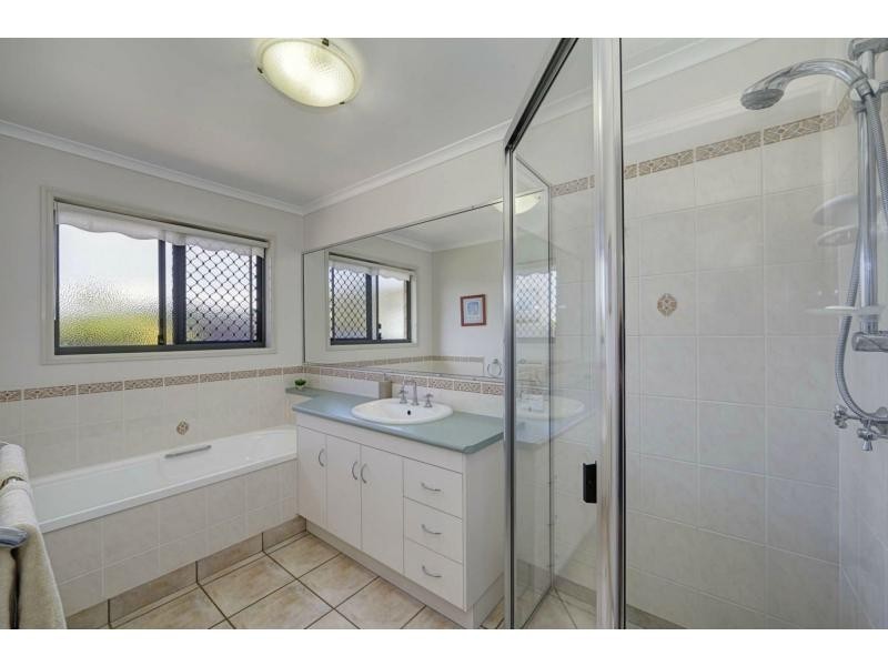 1 Meleisha Place, Coral Cove QLD 4670