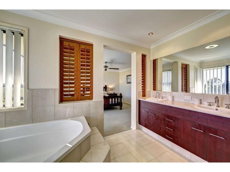 44 Bisdee Street, Coral Cove QLD 4670