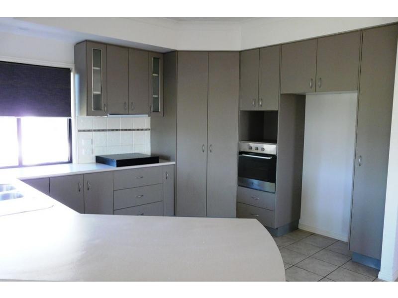 L1 Robert John Circuit, Coral Cove QLD 4670