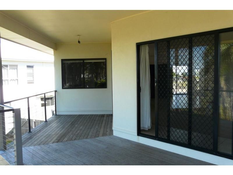 L1 Robert John Circuit, Coral Cove QLD 4670