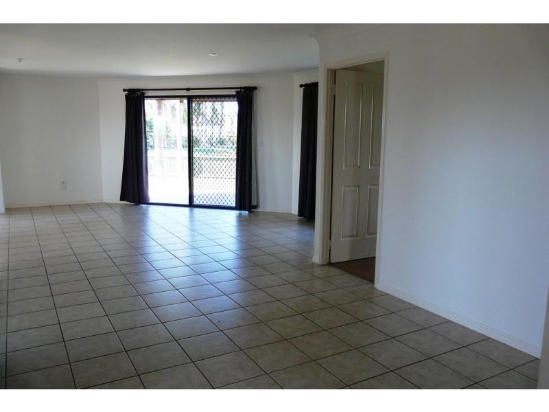 L1 Robert John Circuit, Coral Cove QLD 4670