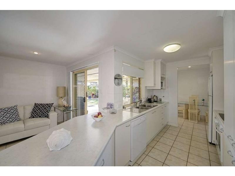 4 Elkington Avenue, Bargara QLD 4670