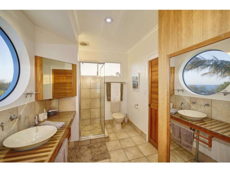 4 Arthur Brown Court, Coral Cove QLD 4670