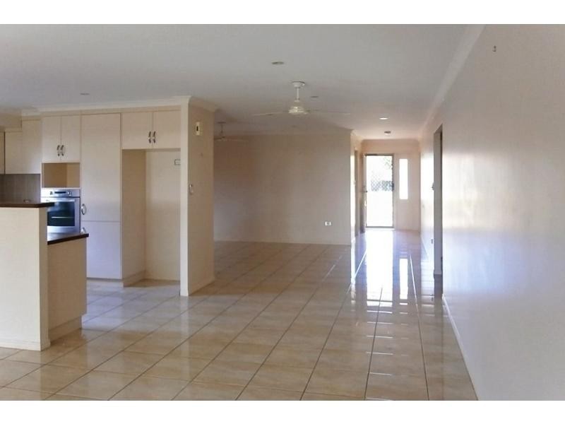 12 McCallum Close, Coral Cove QLD 4670