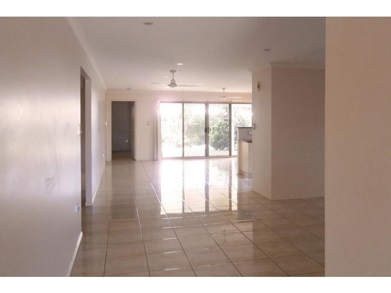 12 McCallum Close, Coral Cove QLD 4670