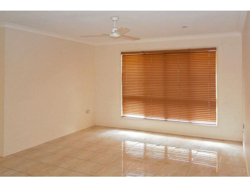 12 McCallum Close, Coral Cove QLD 4670