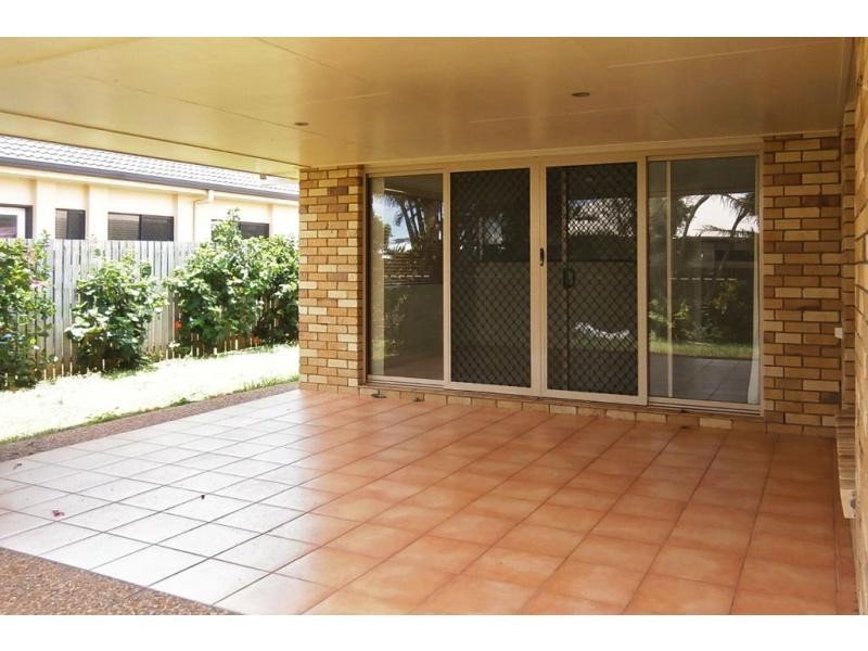 12 McCallum Close, Coral Cove QLD 4670