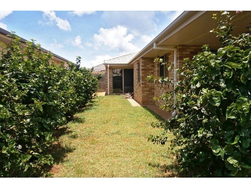 12 McCallum Close, Coral Cove QLD 4670