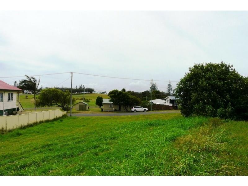 5 Welch Street, Elliott Heads QLD 4670