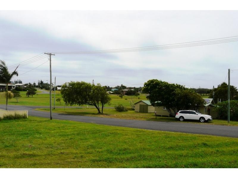 5 Welch Street, Elliott Heads QLD 4670