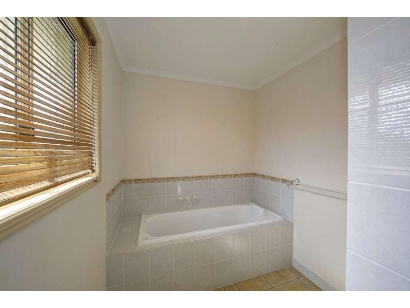 6 Belmonte Drive, Coral Cove QLD 4670