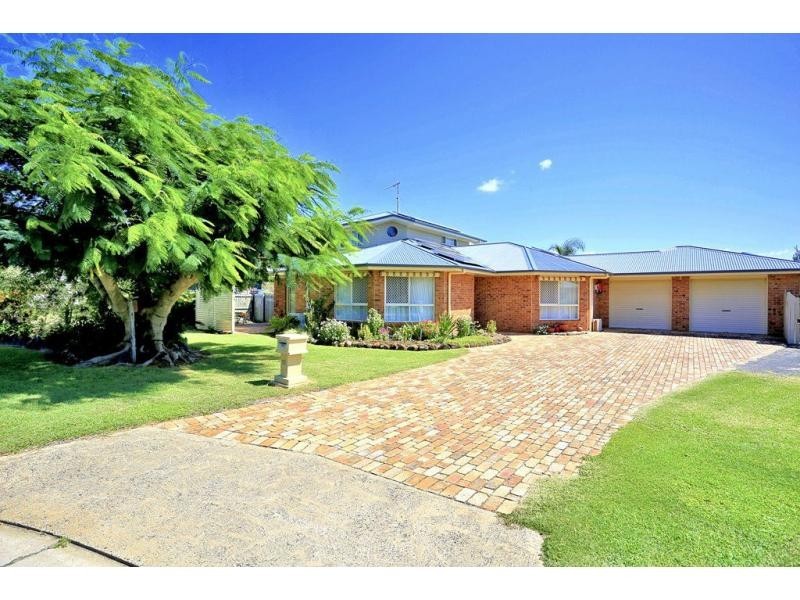 11 Andy Kemp Place, Bargara QLD 4670