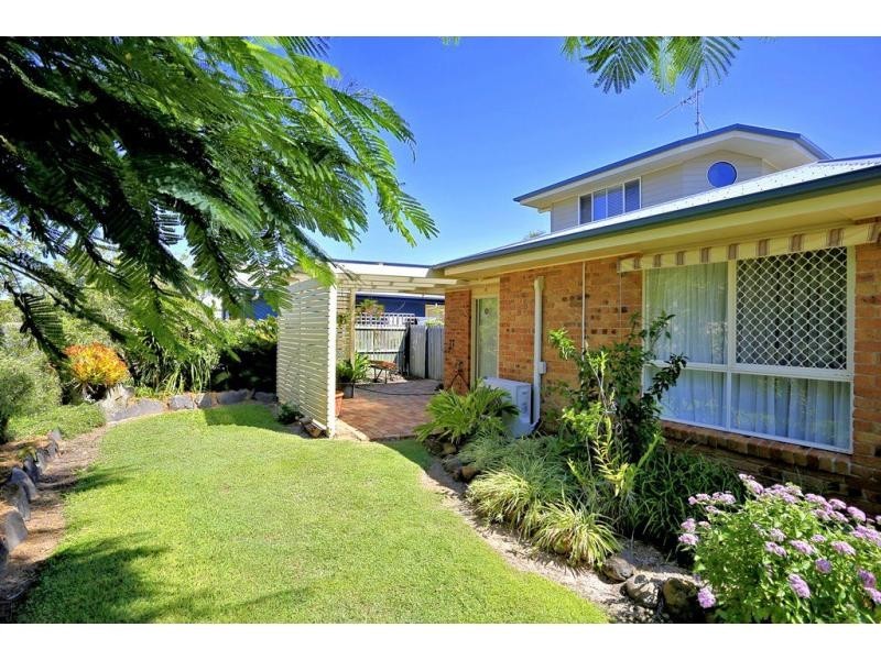 11 Andy Kemp Place, Bargara QLD 4670