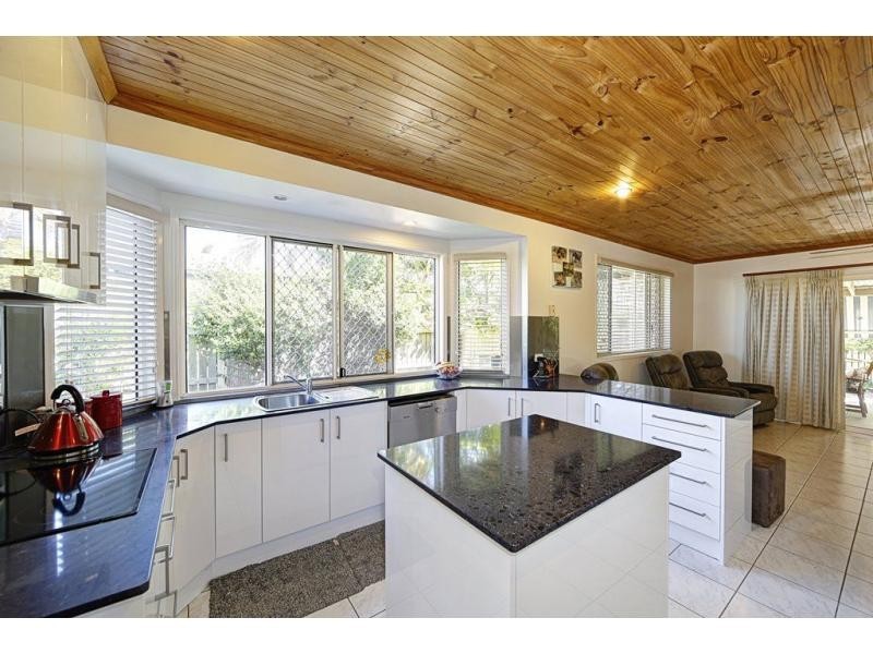 11 Andy Kemp Place, Bargara QLD 4670