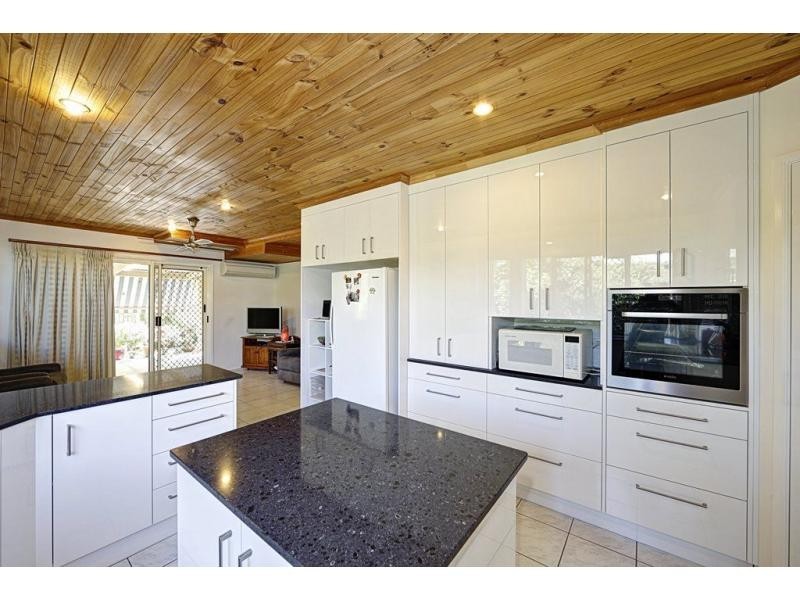 11 Andy Kemp Place, Bargara QLD 4670
