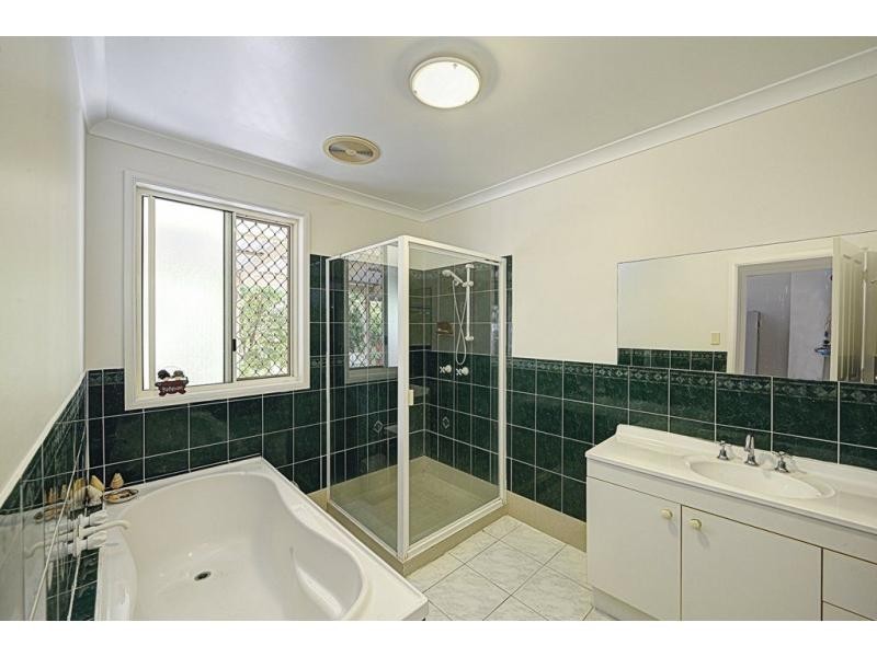11 Andy Kemp Place, Bargara QLD 4670