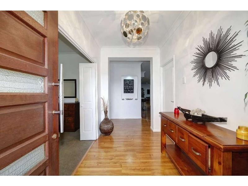 12 Raewood Close, Coral Cove QLD 4670