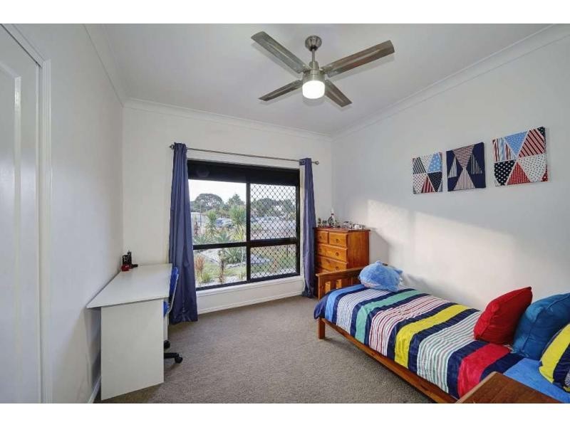 12 Raewood Close, Coral Cove QLD 4670