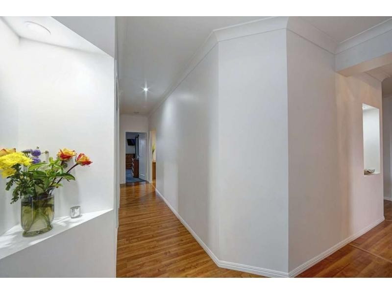 12 Raewood Close, Coral Cove QLD 4670