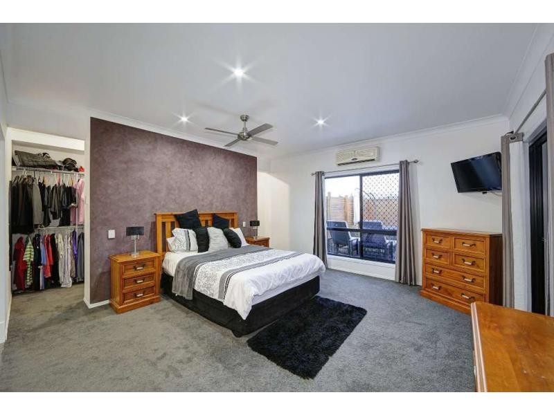 12 Raewood Close, Coral Cove QLD 4670