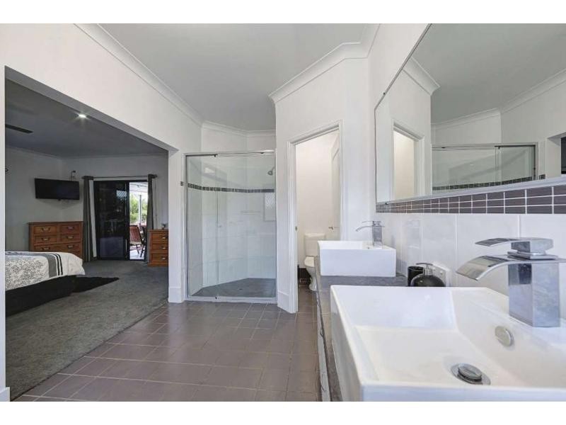 12 Raewood Close, Coral Cove QLD 4670