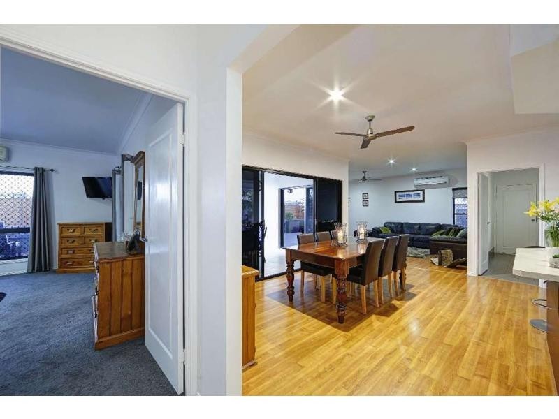 12 Raewood Close, Coral Cove QLD 4670