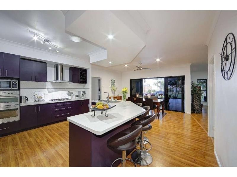 12 Raewood Close, Coral Cove QLD 4670