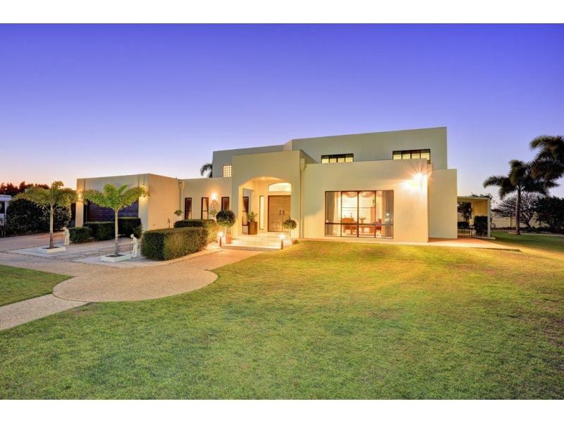 7 Davin Place, Coral Cove QLD 4670