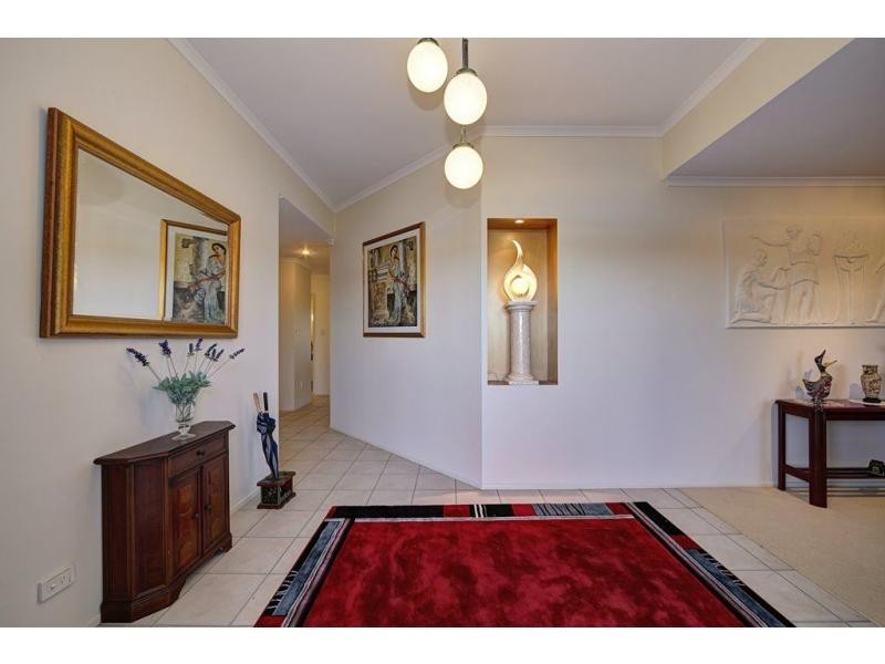 7 Davin Place, Coral Cove QLD 4670