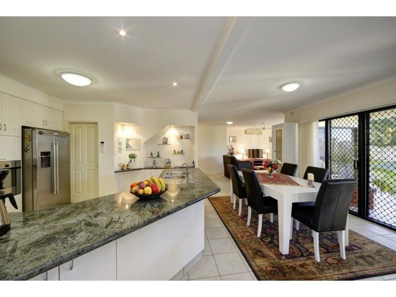 7 Davin Place, Coral Cove QLD 4670