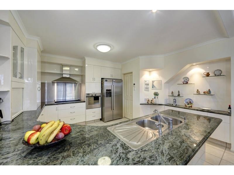 7 Davin Place, Coral Cove QLD 4670