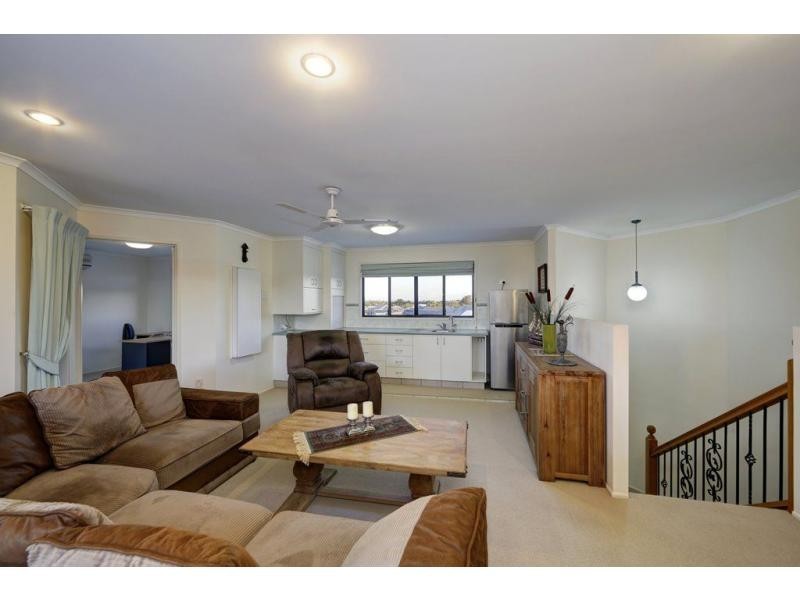 7 Davin Place, Coral Cove QLD 4670