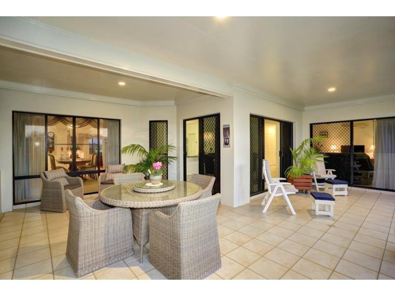 7 Davin Place, Coral Cove QLD 4670