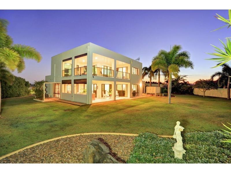 7 Davin Place, Coral Cove QLD 4670