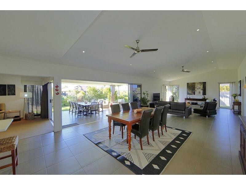 27 Breeze Drive, Bargara QLD 4670