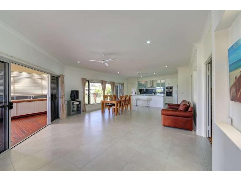 5 Oceanview Place, Elliott Heads QLD 4670