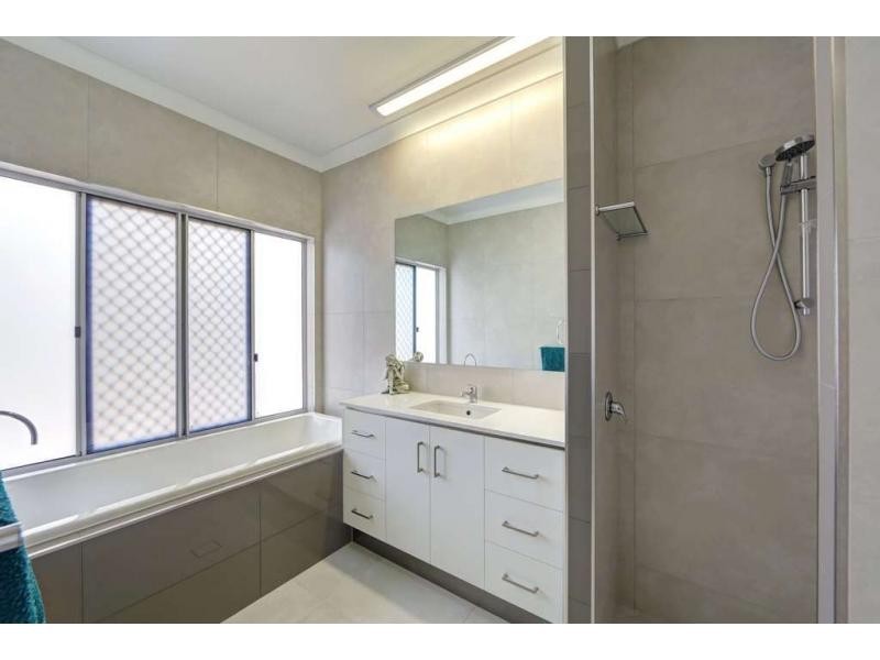 5 Oceanview Place, Elliott Heads QLD 4670