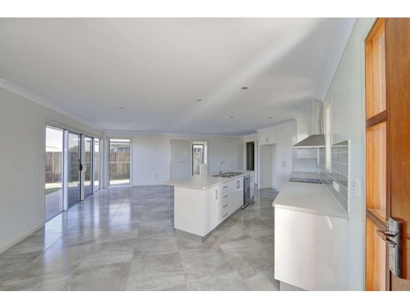 2/6 Back Hill Drive, Coral Cove QLD 4670
