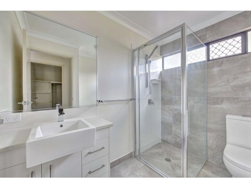 2/6 Back Hill Drive, Coral Cove QLD 4670