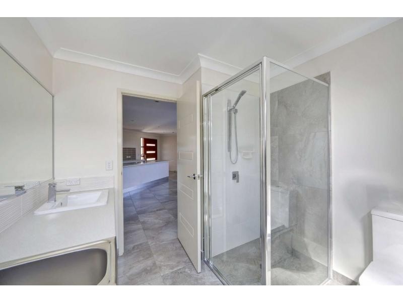 2/6 Back Hill Drive, Coral Cove QLD 4670