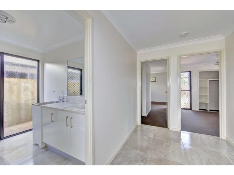 2/6 Back Hill Drive, Coral Cove QLD 4670