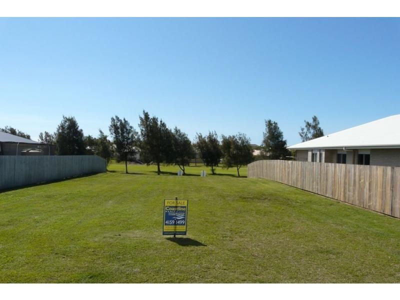 5 McCallum Close, Coral Cove QLD 4670