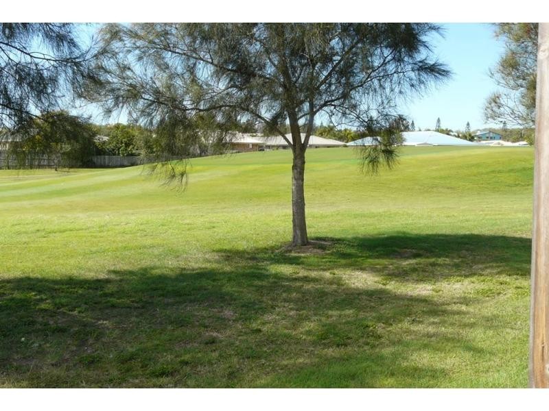 5 McCallum Close, Coral Cove QLD 4670